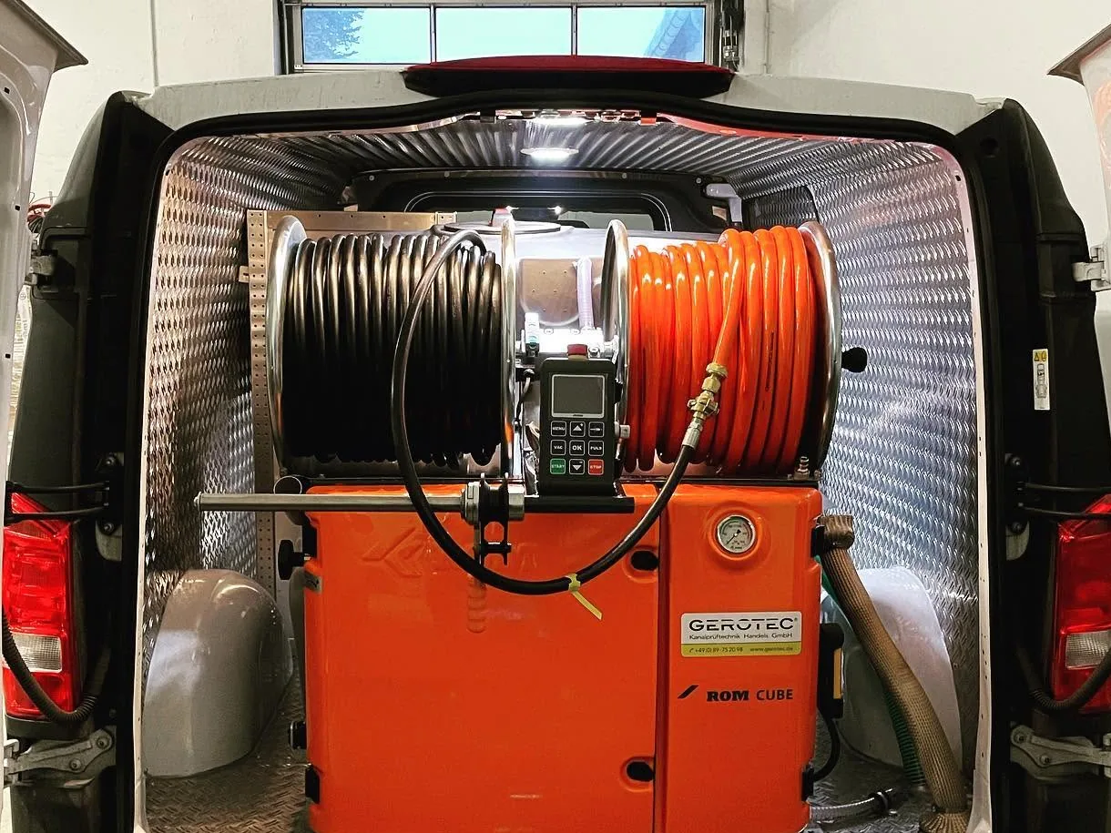 Schlauchhaspeln und Hochdruckmodul im Spezialfahrzeug für die Kanalreinigung der P&N Kanaltechnik GmbH
